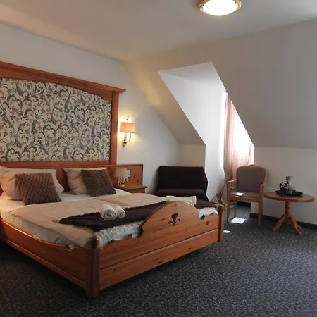 Argo Hotel *