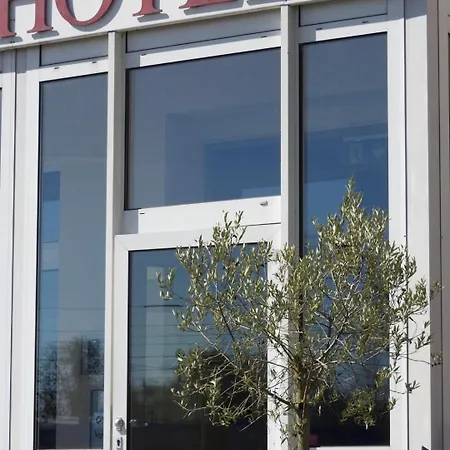 Argo Hotel *